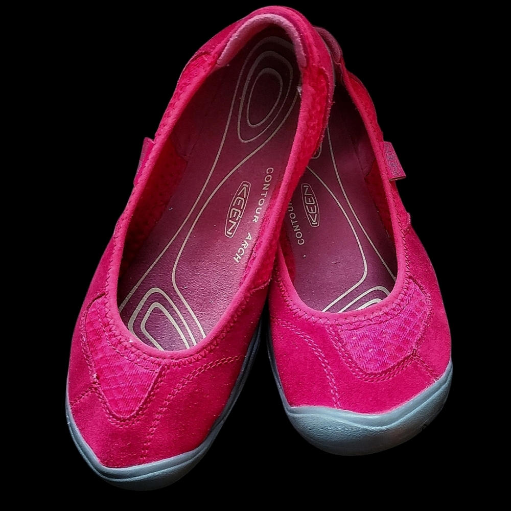 KEEN Red Womens slip on active shoes. Size 7.5 US.
